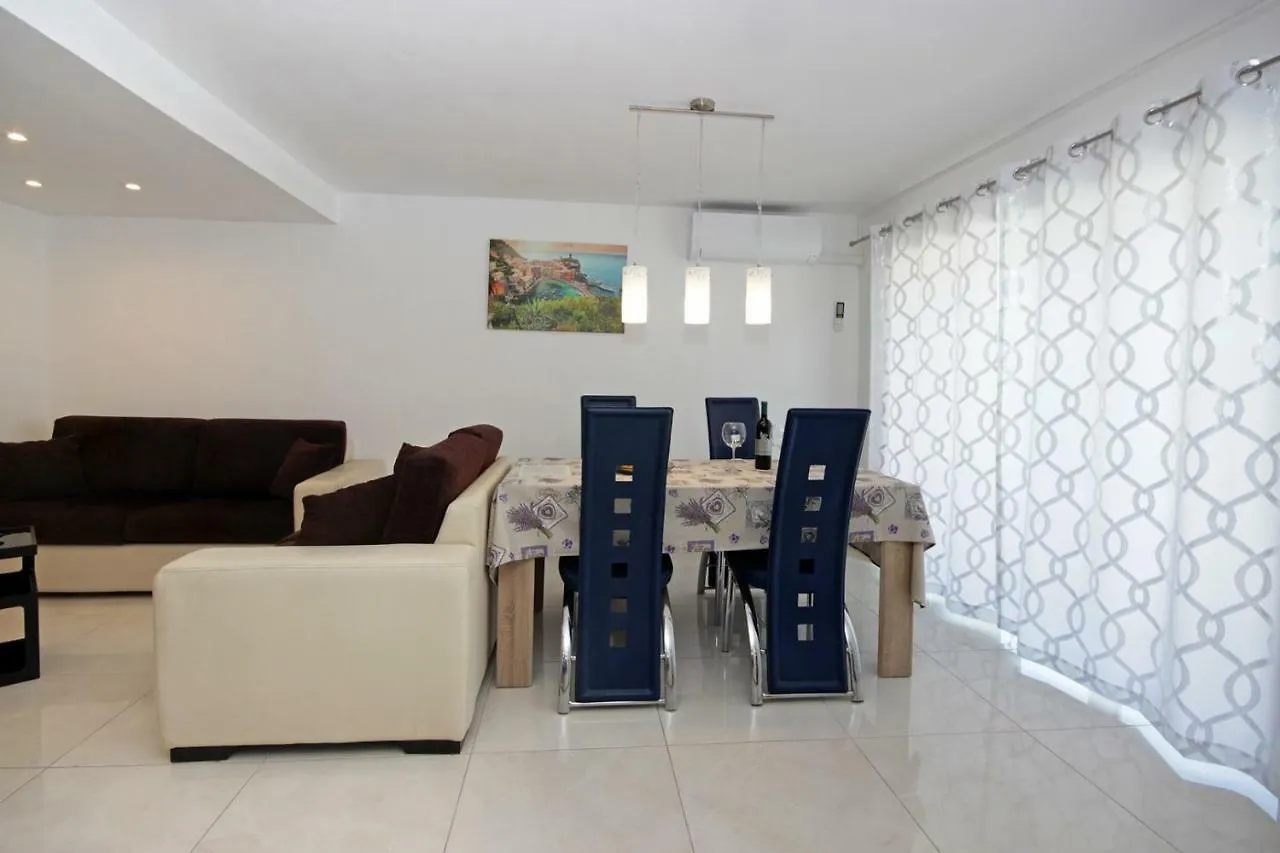 Apartment Alet Pula