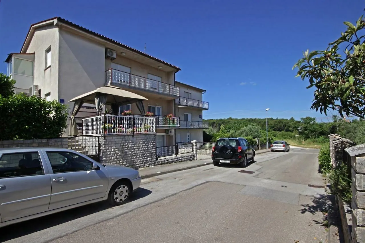 Apartment Alet Pula 0*,