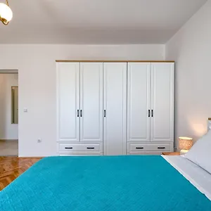  Apartment Ivan