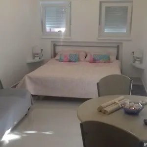  Apartment Tili