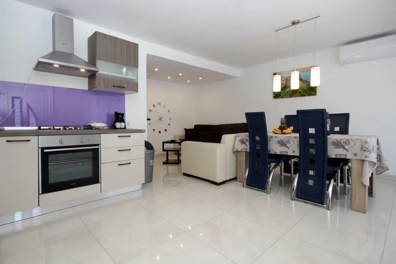 Apartment Alet Pula